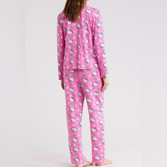 Hello Kitty Pink Pajama Set 2 piece Button Front XL NWT - Picture 2 of 5
